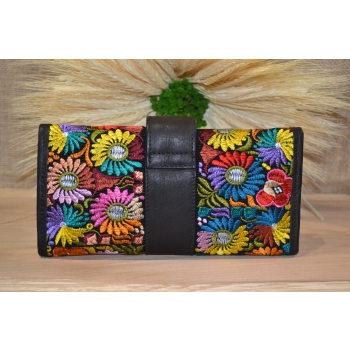 Portfel duży skórzany ciemnobrązowy z kwiatowym kolorowym haftem .